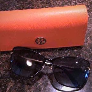 Tory Burch Cat Eye Sunglasses - Black