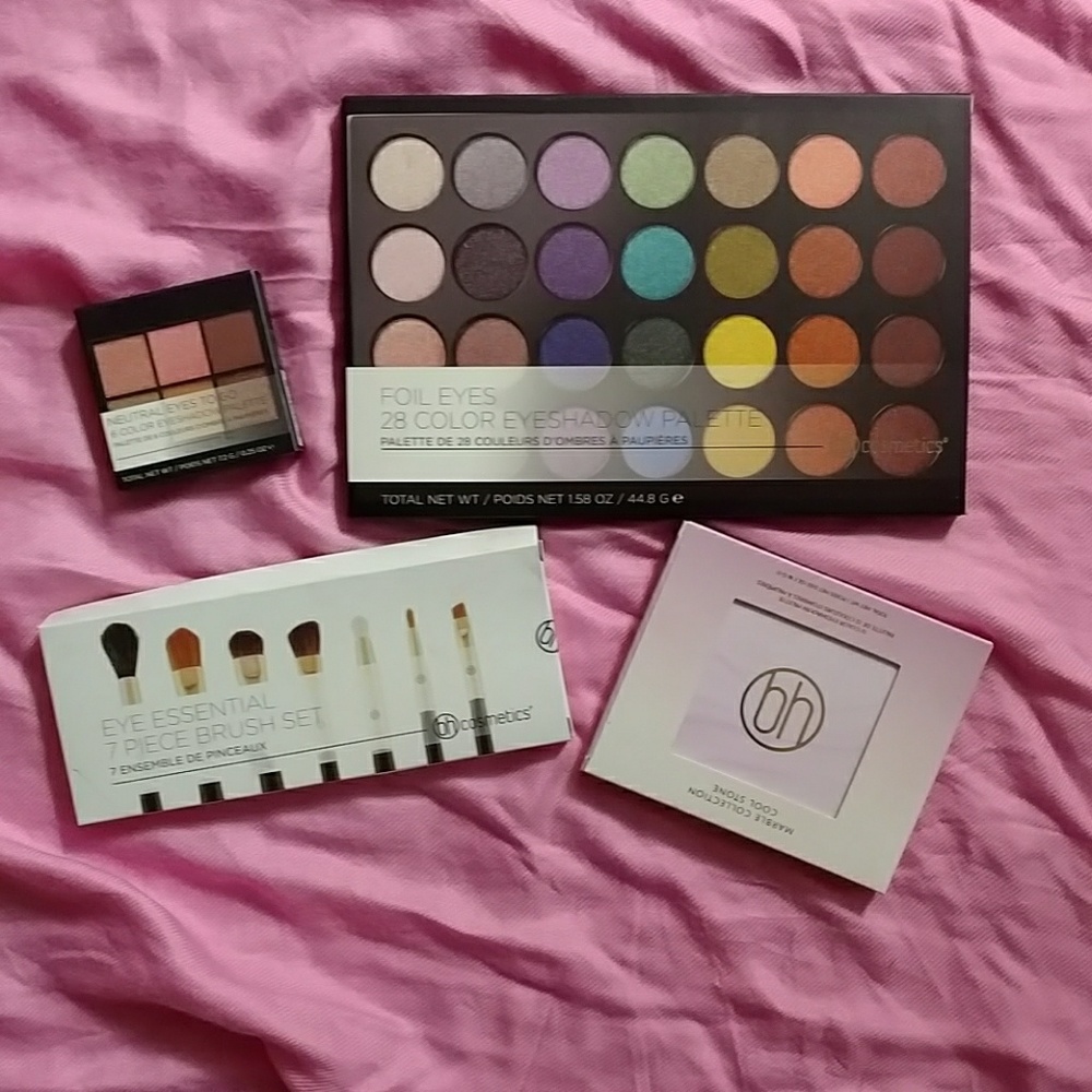 SOLD**** New BH Cosmetics Eyeshadow and Brushes