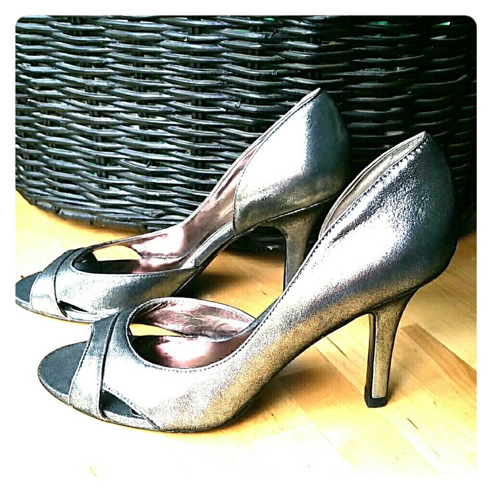 NWOB Ann Taylor DAWN Silver Metallic PeepToe Heels