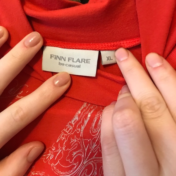 🔴Finnn Flare Red turtleneck Sweater🔴 - Picture 2 of 3