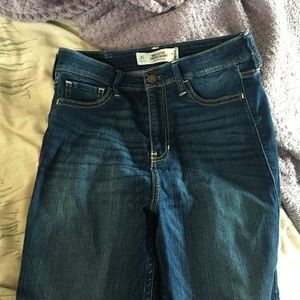 Hollister high rise pants size 3s