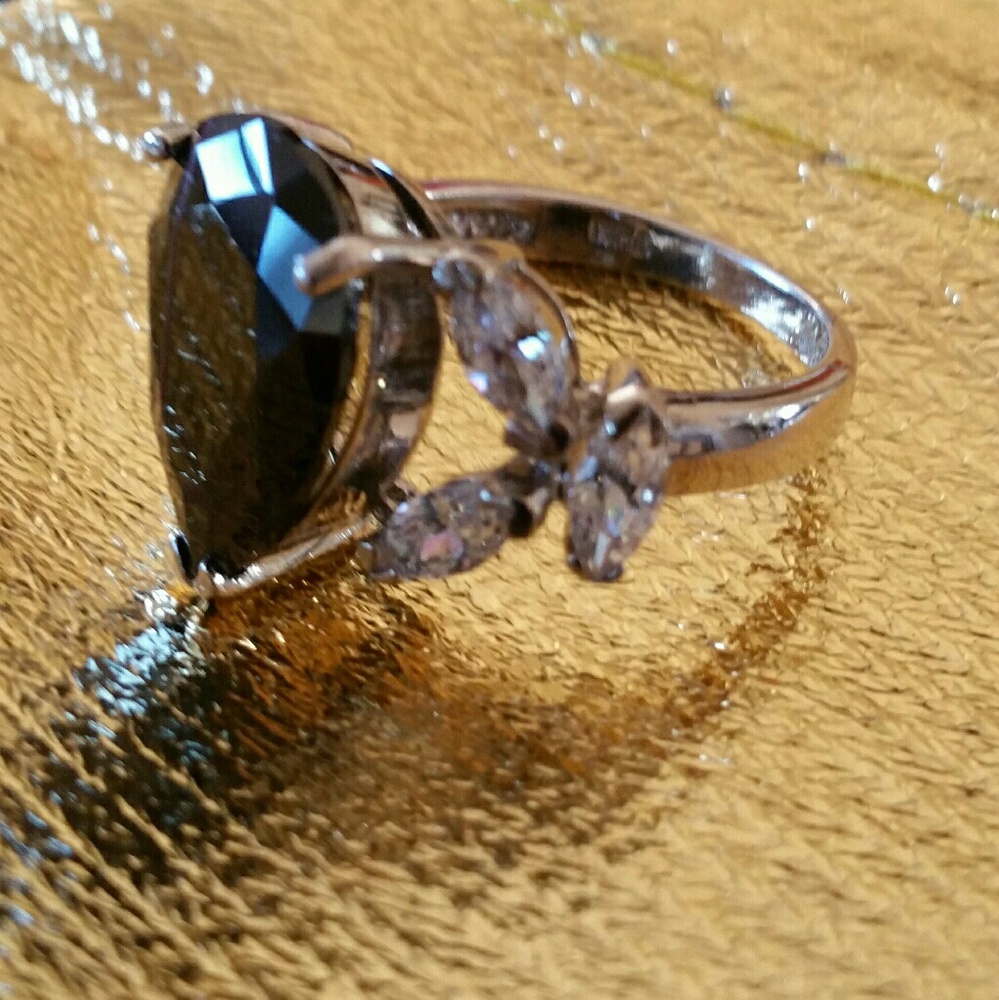 Ring - Picture 2 of 4