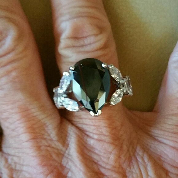 Ring - Picture 3 of 4