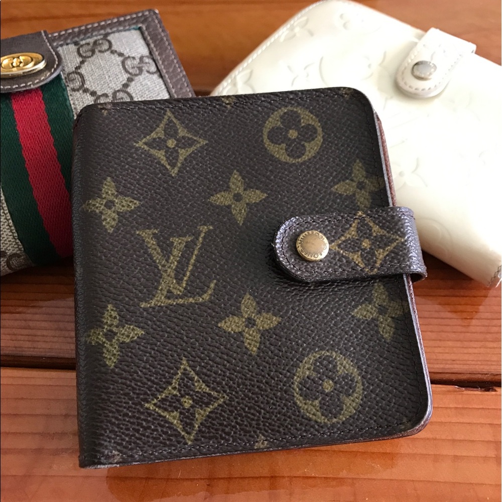 Authentic Louis Vuitton Monogram Zippy Wallet