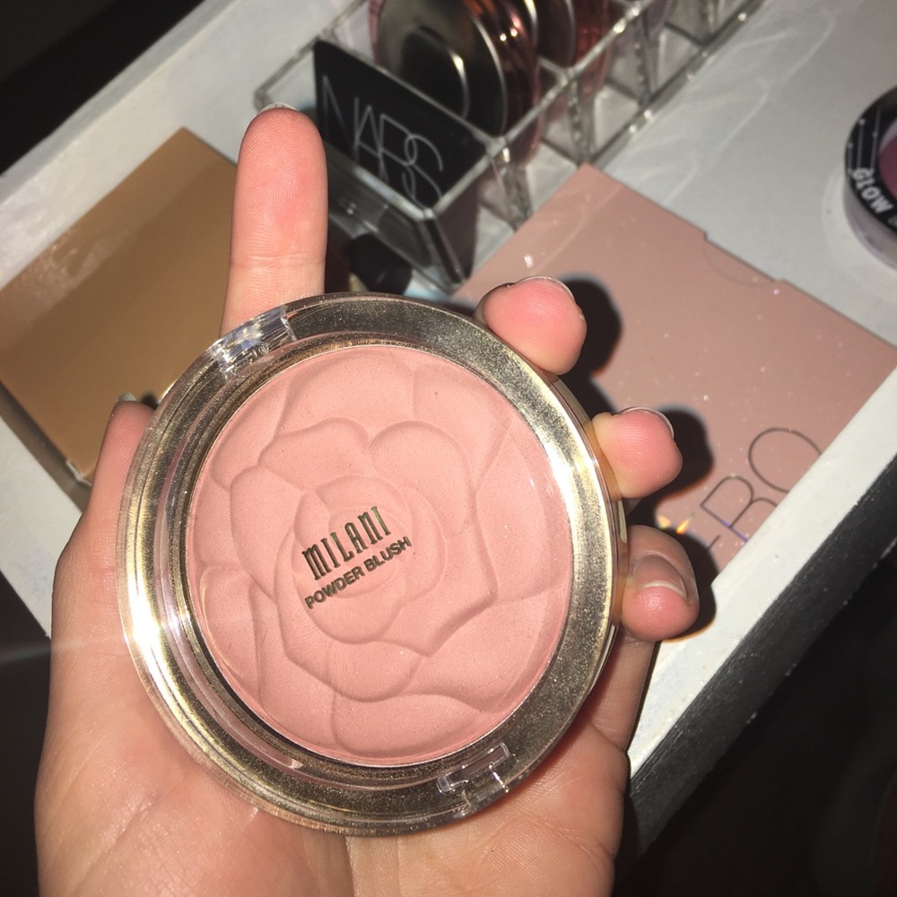 Milani Powder blush Romantic rose - Picture 2 of 3