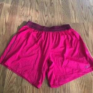 Like new Nike active shorts 💓
