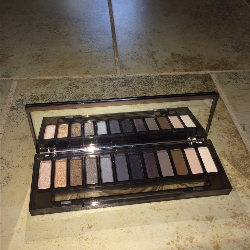 Urban decay naked smoky pallet