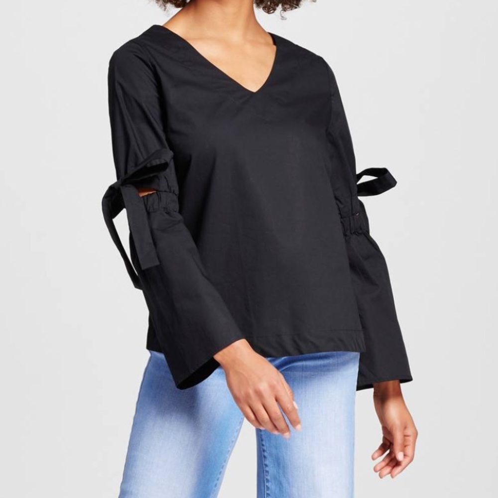 Black flowy cut out sleeve top