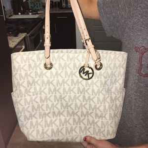 Mikael kors purse