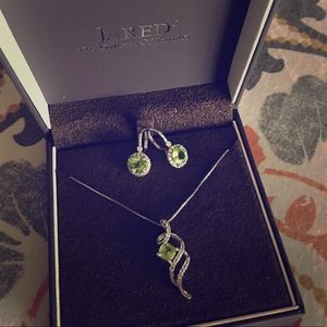 Peridot earrings & necklace. 💚💚