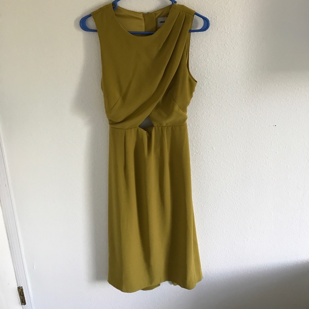 Dress - Picture 3 of 3
