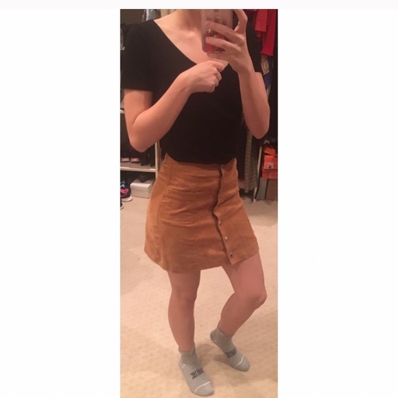 ✖️SOLD ✖️Suede Button Up Skirt NWOT - Picture 5 of 6