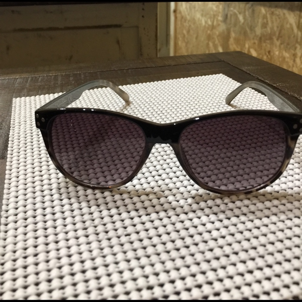 Jessica Simpson sunglasses