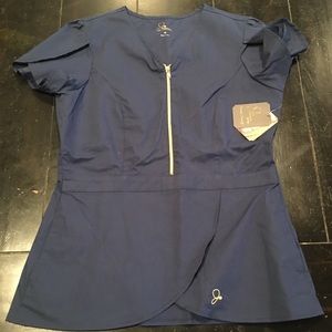 Jaanuu scrub top NWT