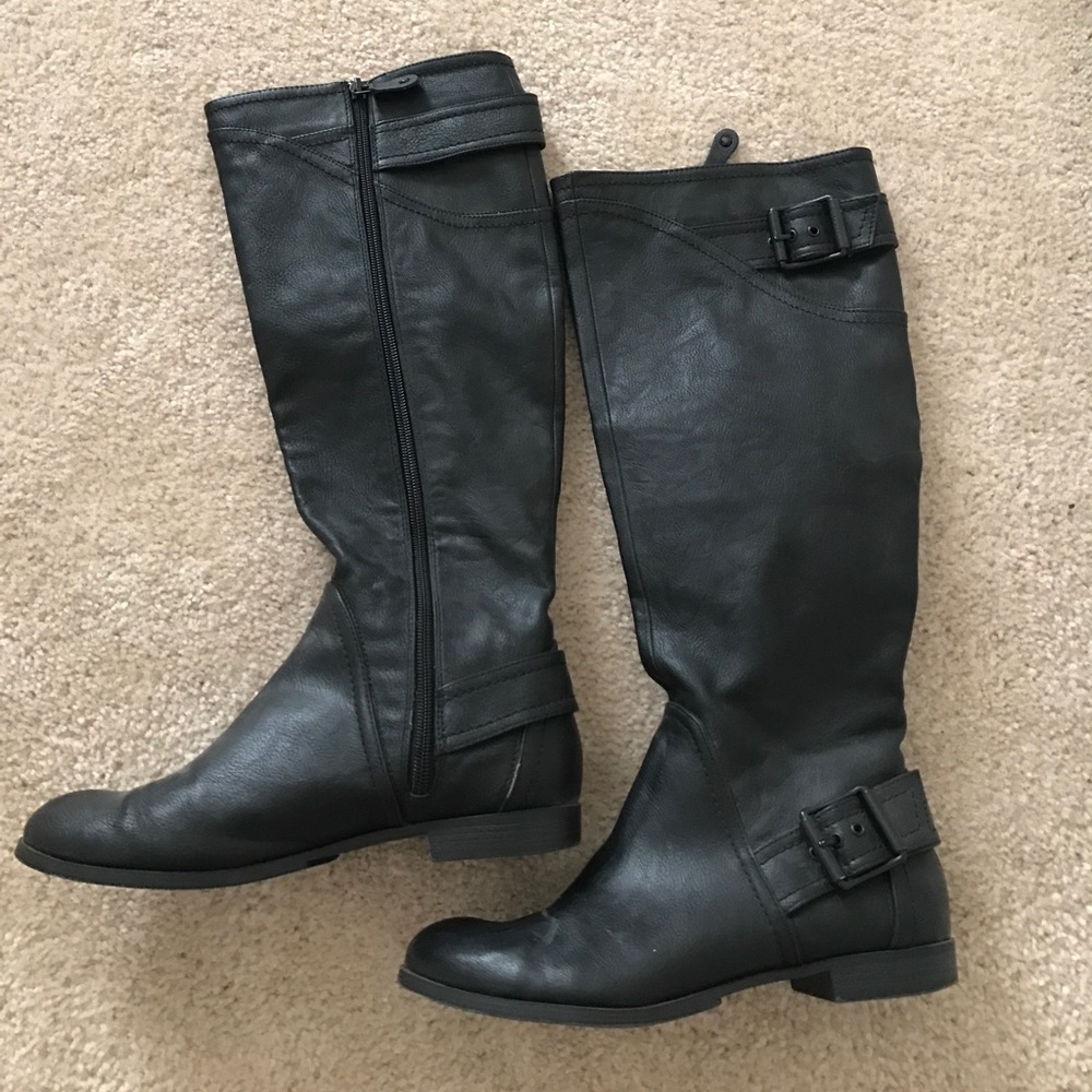 Simply Vera by Vera Wang Black Boots