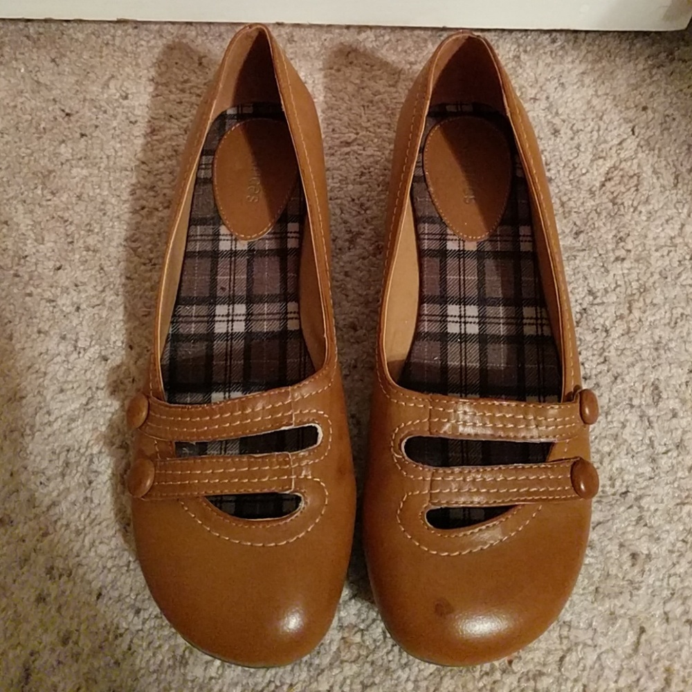 Strappy mustard flats