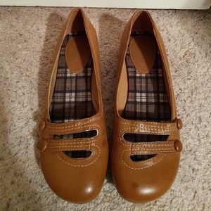 Strappy mustard flats