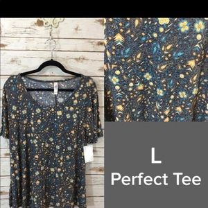 NWT fits size 16-20 Lularoe perfect tee