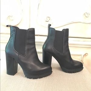 Steve Madden ankle boots, size 6