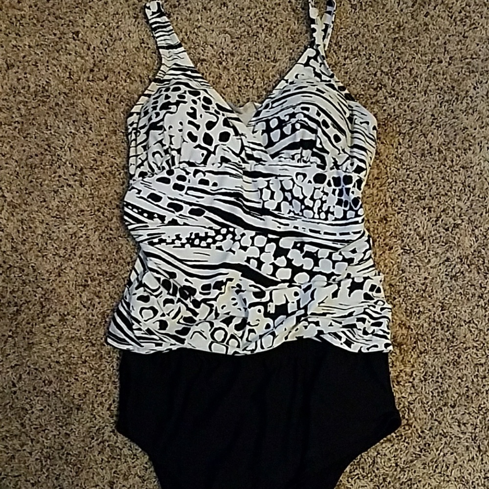 Avenue Tankini 16DD and Bottoms size  16