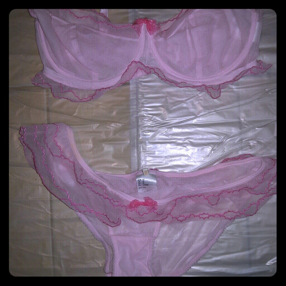 Bra& panty set (tag says 38D) Panty sz 12