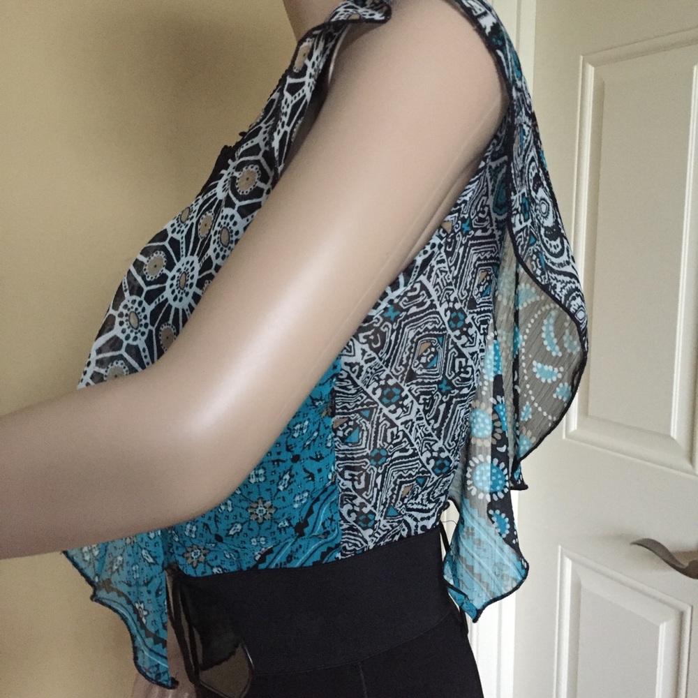 🦋Beautiful Flowy Floral Print Bodycon Dress🦋 - Picture 3 of 5