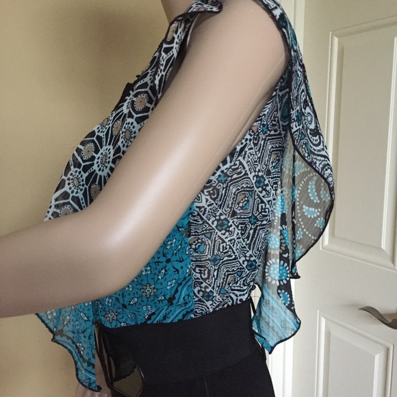 🦋Beautiful Flowy Floral Print Bodycon Dress🦋 - Picture 3 of 5