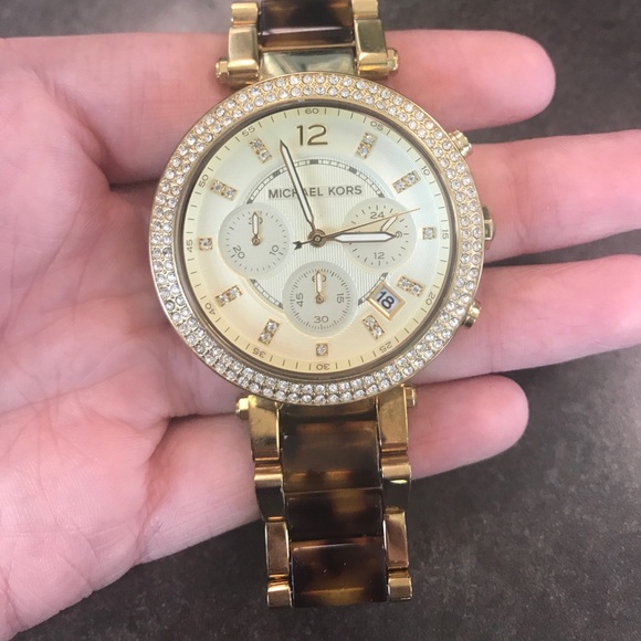 Authentic Michael Kors Watch MK-5688 - Picture 2 of 3