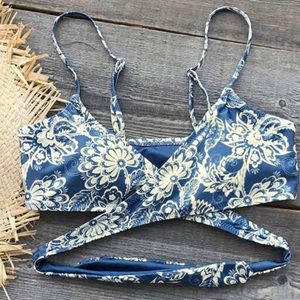 Criss cross bikini