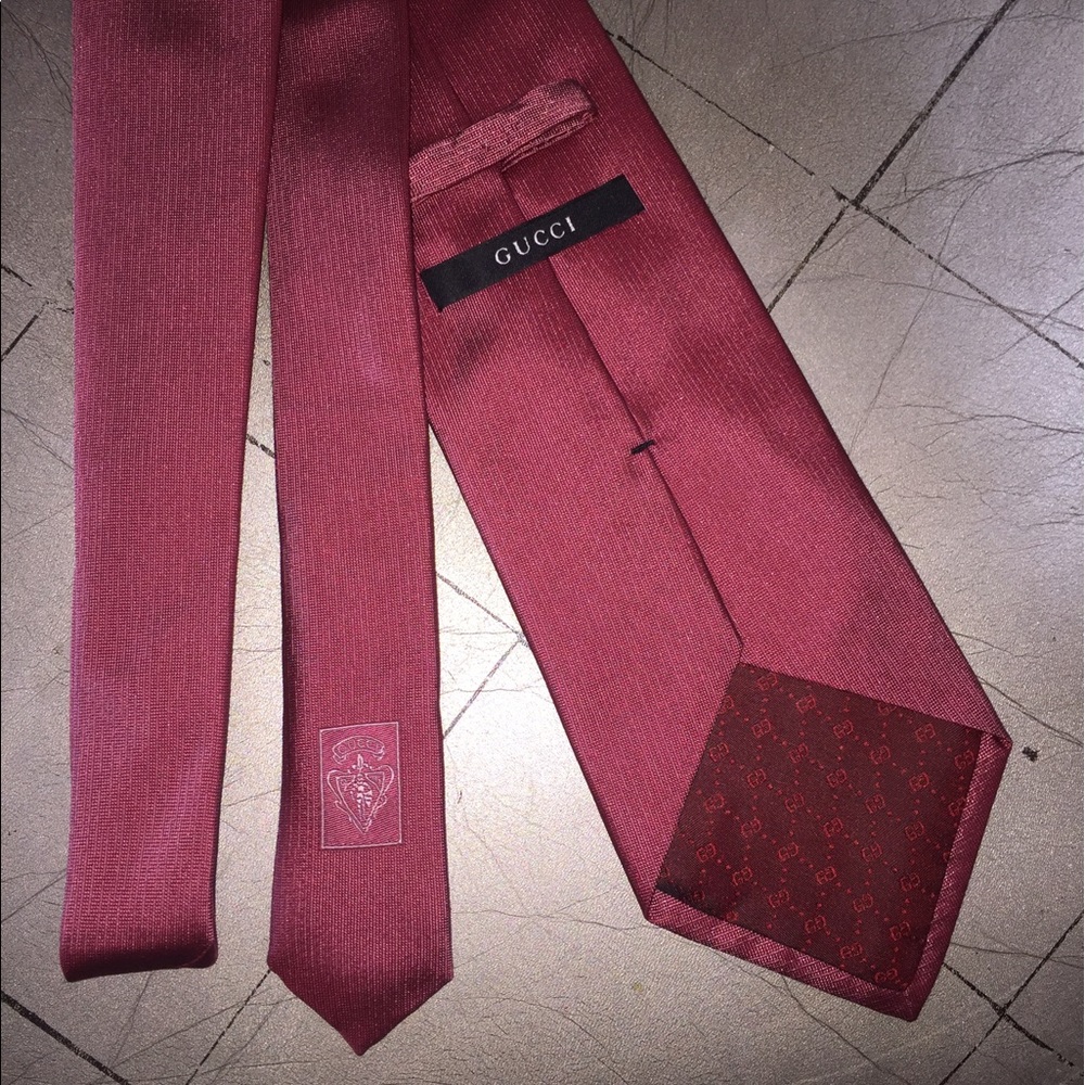100% Authentic Gucci Tie - Picture 3 of 5