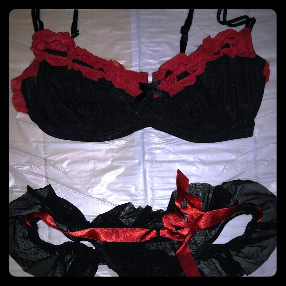 Bra& panty set. New without tags& never worn.