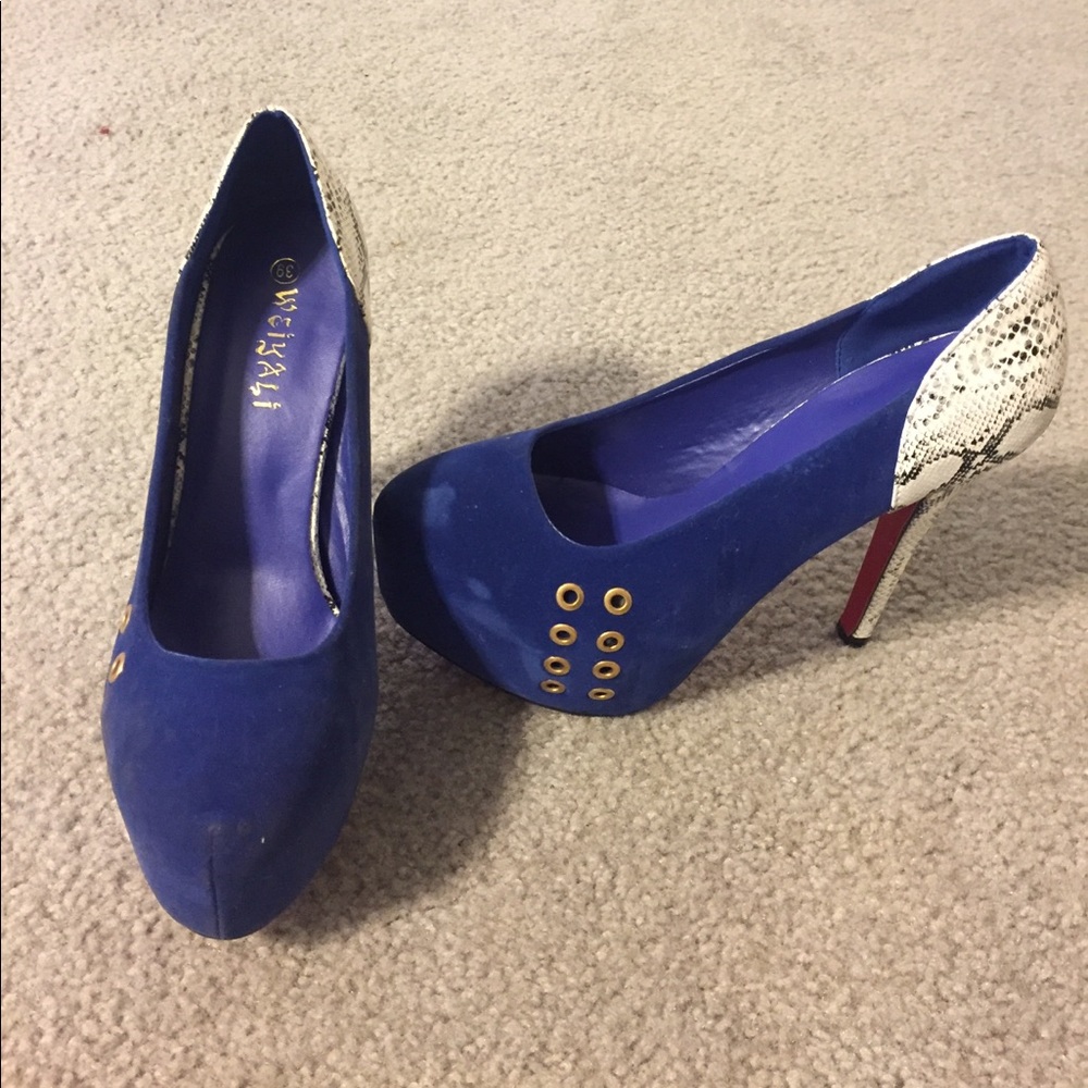 Blue velvet heel