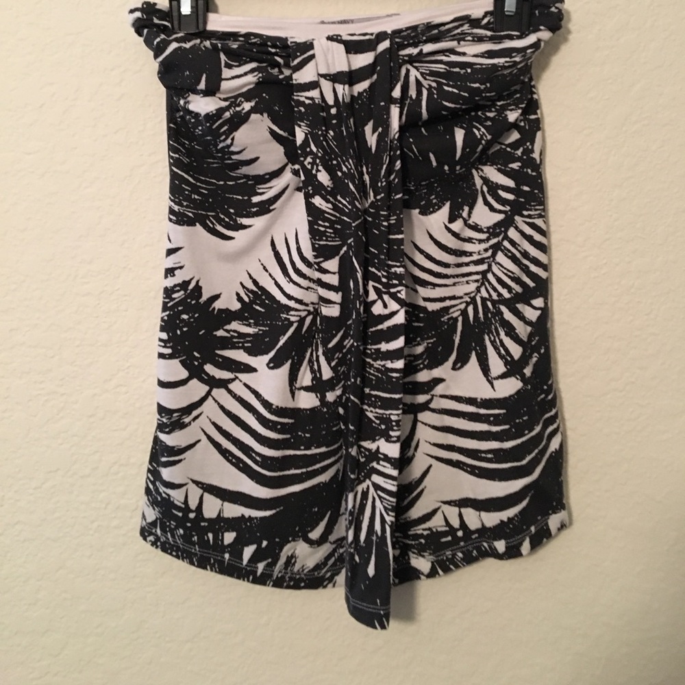 Black and white tube top