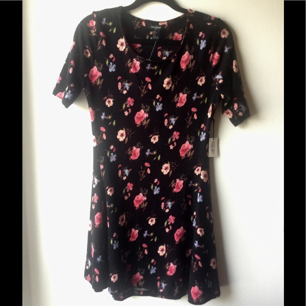 NWT BLACK FLORAL DRESS - L