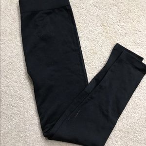 NWOT black 2x fleece-lined leggings.