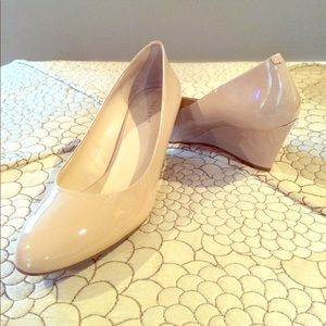 Nine West nude patent pumps!