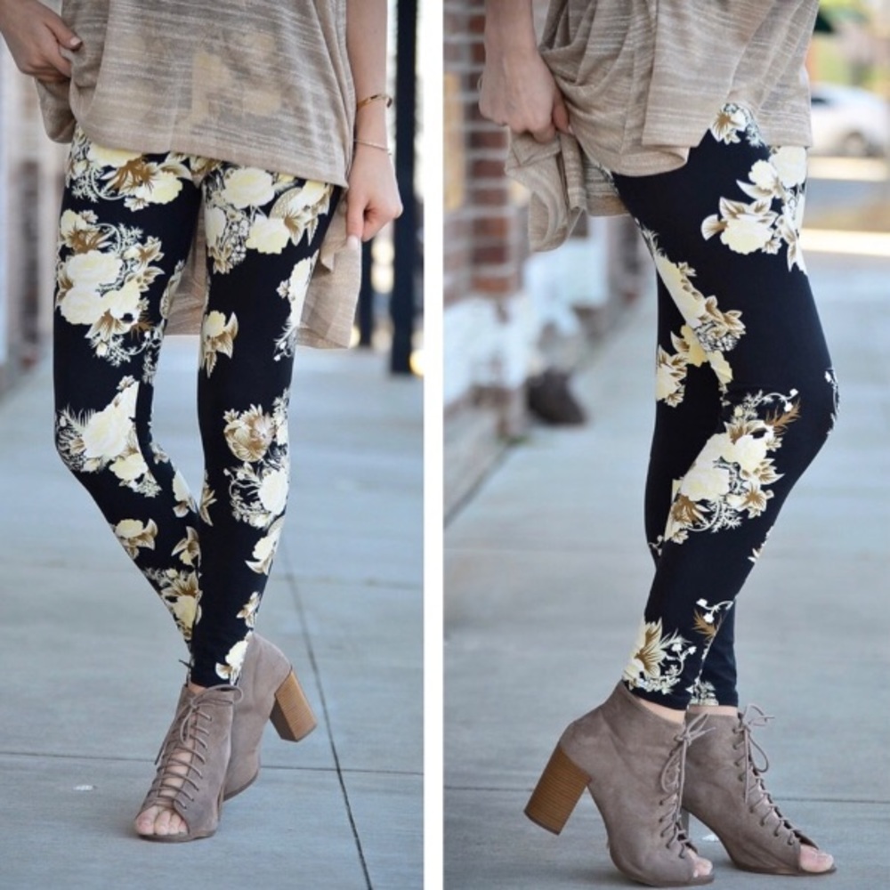 ✨Only 1 Left✨ Bahama Print Leggings