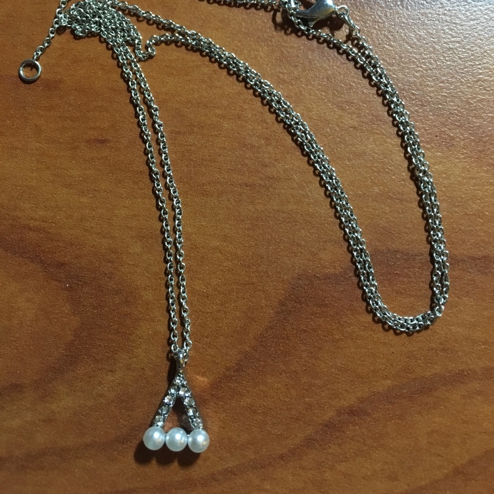 Cute necklace 16-18" adjustable .