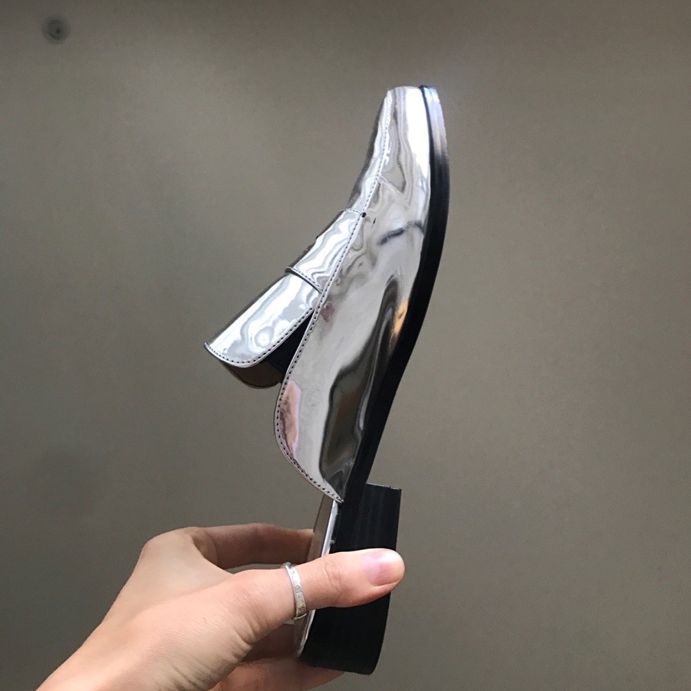 Saks fifth avenue silver flats