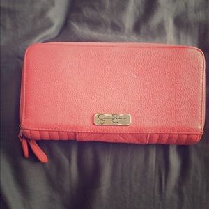 Jessica Simpson wallet