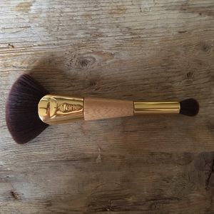 Tarte Sculpt and Slim Brush