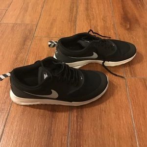 Nike Thea AirMax Sz 7