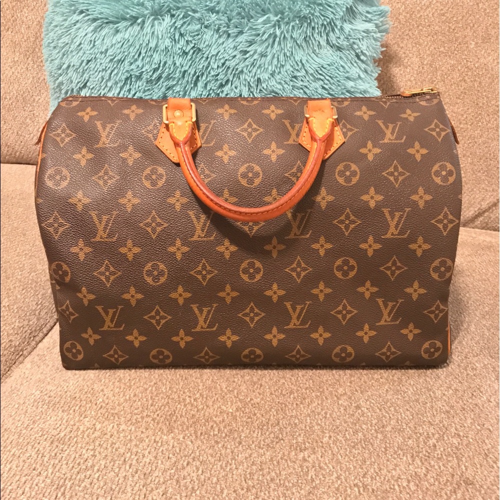 **SOLD AUTH LOUIS VUITTON SPEEDY 35
