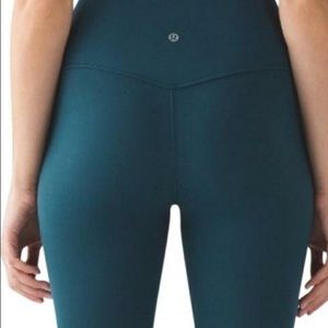 Alberta lake align crop lulu pants. Hunter green