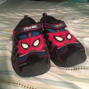 Striderite boy's Spider-Man sandals