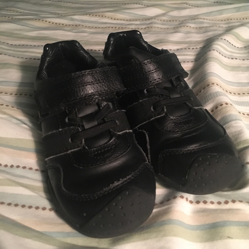 Pediped boy's leather sneakers