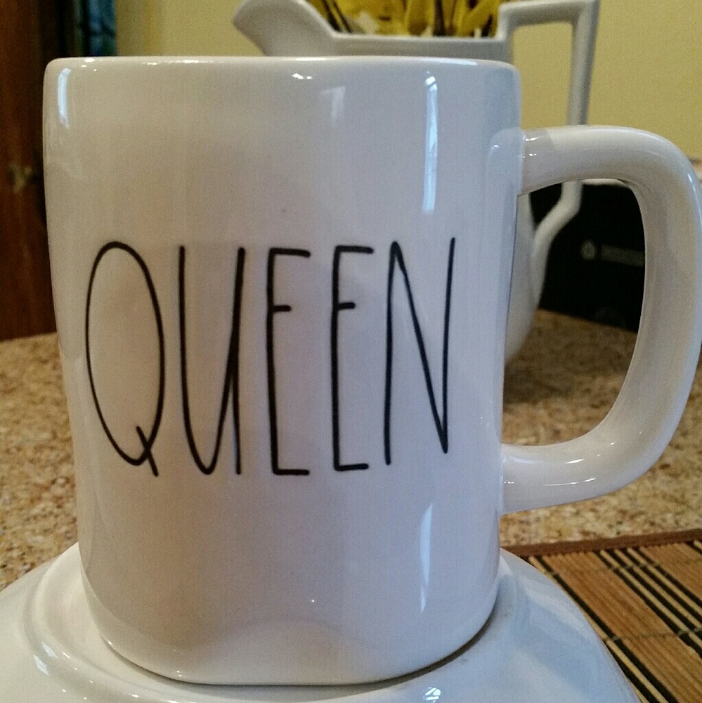 QUEEN mug