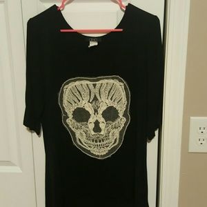 Deb shop quarter length sleeve skull shirt