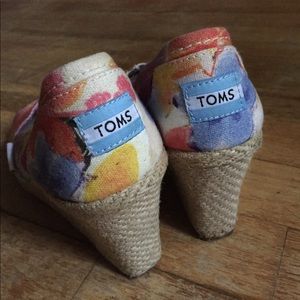 Floral TOMs wedges
