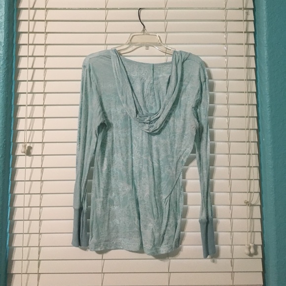 Hooded Prana long sleeve pullover - Picture 2 of 3